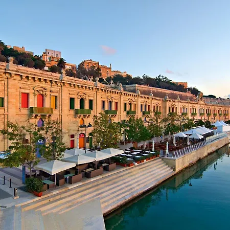 Scenic Luxury Townhouse Valletta