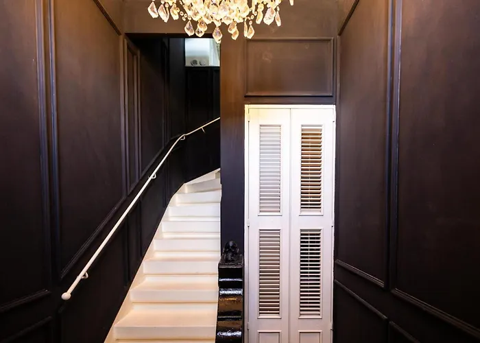 Scenic Luxury Townhouse *