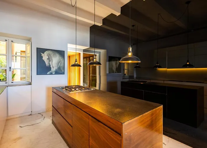 Scenic Luxury Townhouse Valletta
