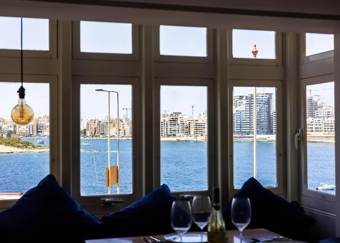 Scenic Luxury Townhouse *